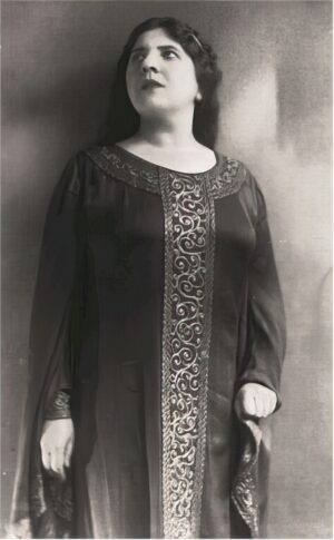 Sabine Kalter as Brangäne