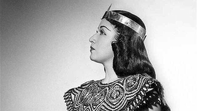 メゾ・ソプラノのオラリア・ドミンゲスによる歌唱をエルヴィラやロニー・バナジーらが称賛